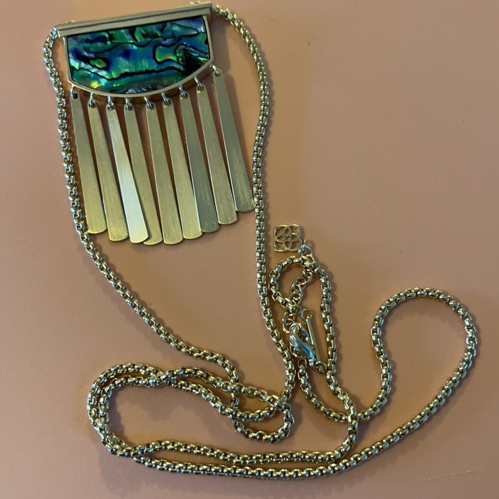 Kendra Scott necklace
